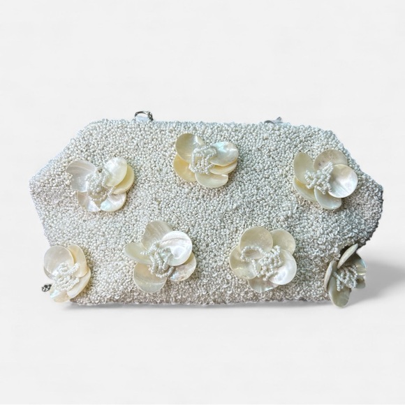 Viral Hand Beaded with real Shells Cream Clutch/Crossbody bag made in India NWT - Picture 5 of 7